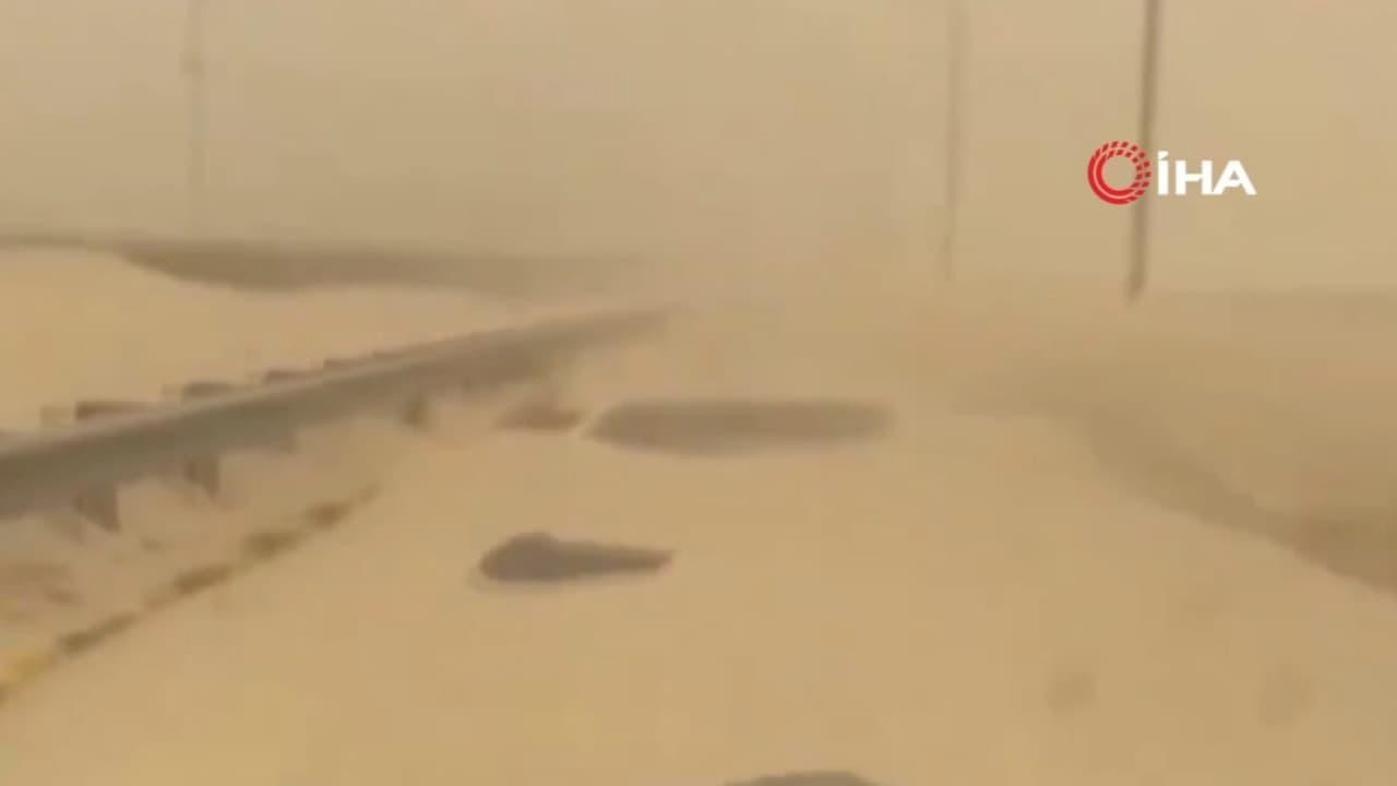 Kuveyt&#039;i kum fırtınası vurdu gündüz geceye döndü
