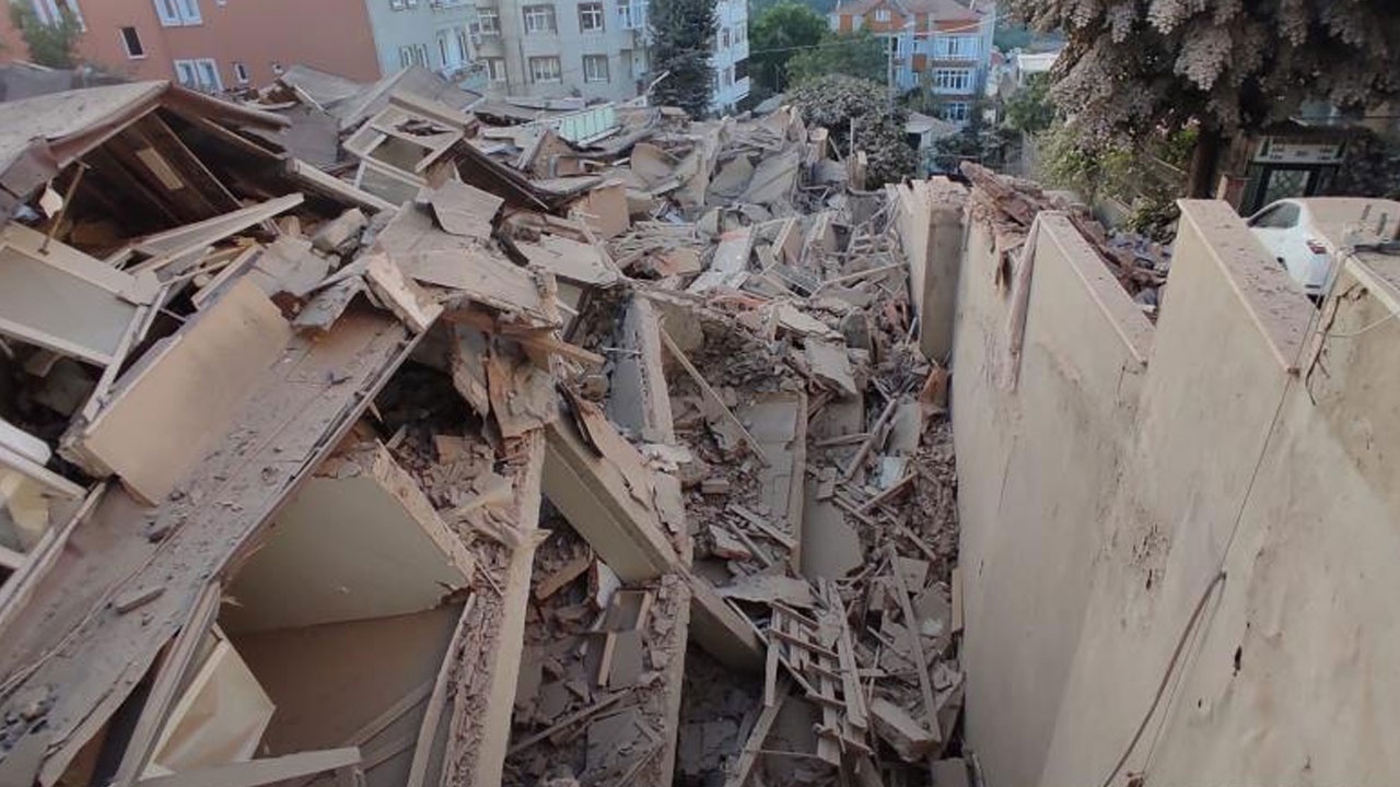 Sarıyer&#039;de 9 katlı bina çöktü: Son hali gün ağarınca ortaya çıktı