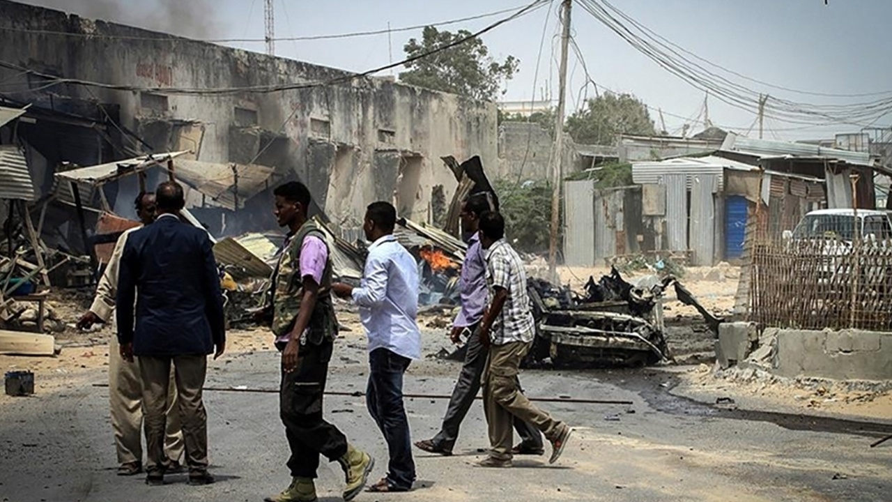 Somali&#039;de askeri kampa intihar saldırısı: 15 ölü