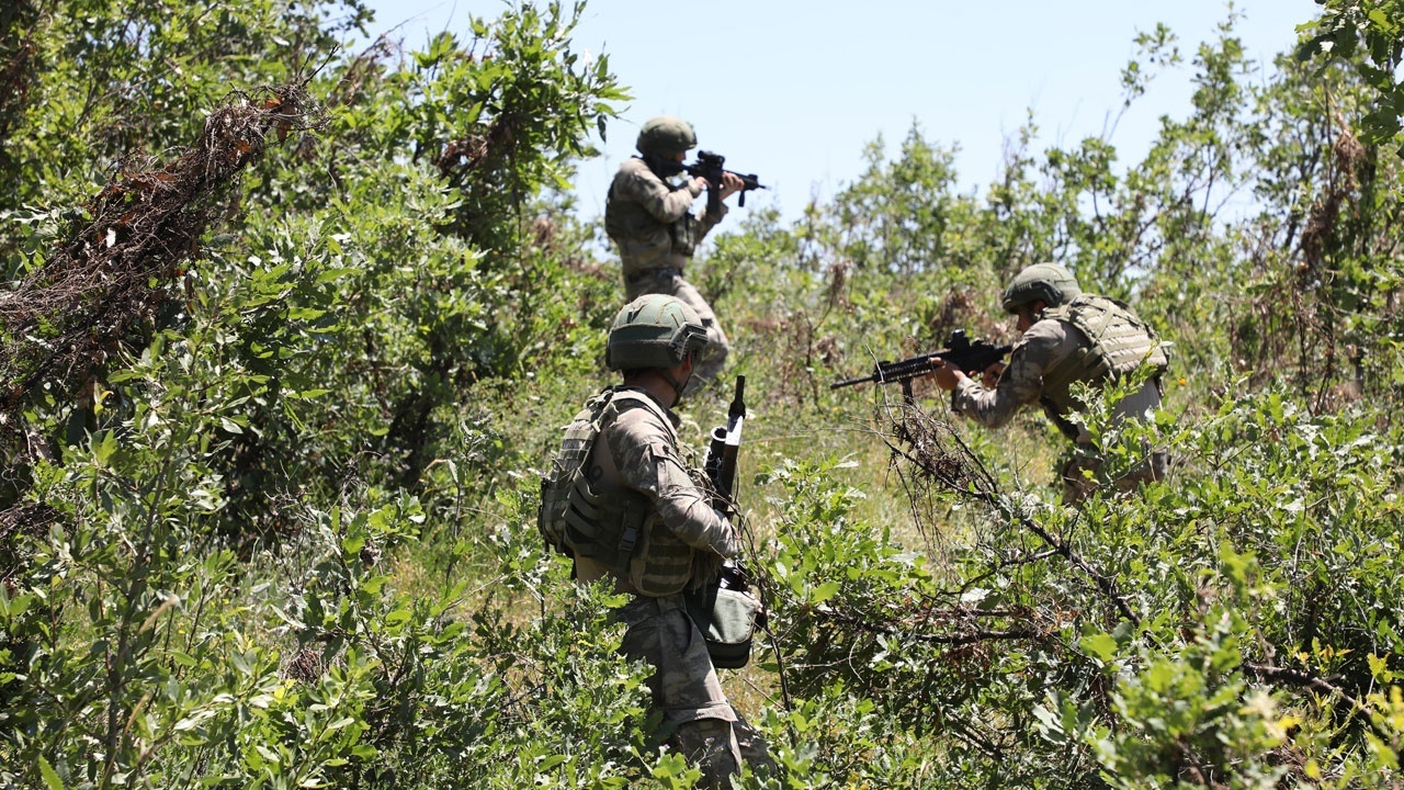 Teröristlere Pençe darbesi: 3 PKK&#039;lı öldürüldü