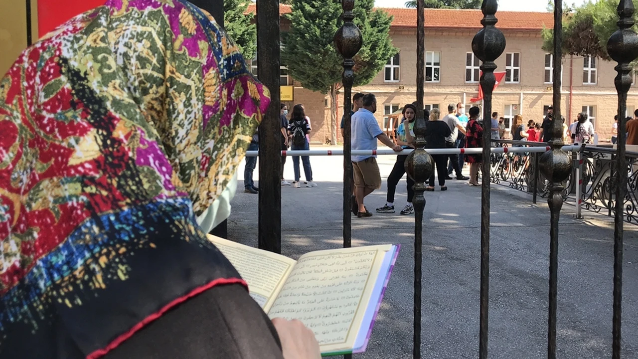 YKS'de YDT oturumu başladı