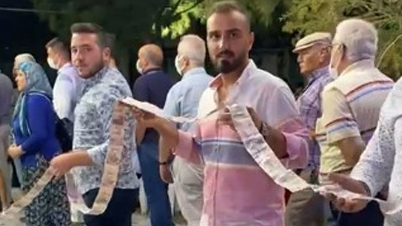 'Beşlikçi' lakaplı damada takı töreninde 50 metre uzunluğunda 5 TL sürprizi