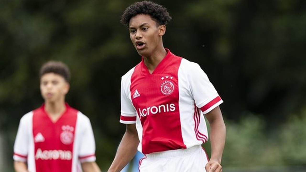 Ajax&#039;ın 16 yaşındaki futbolcusu Noah Gesser, trafik kazasında hayatını kaybetti