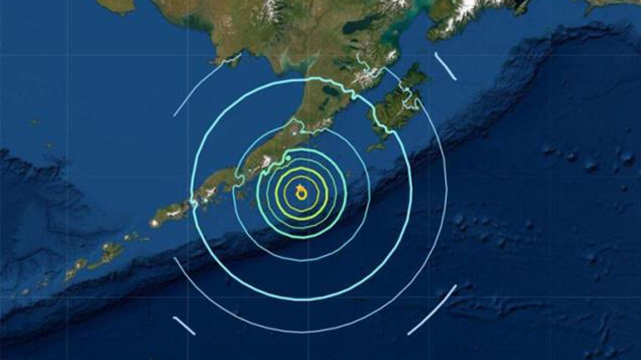 Alaska&#039;da 8,2 büyüklüğünde deprem! Tsunami uyarısı yapıldı