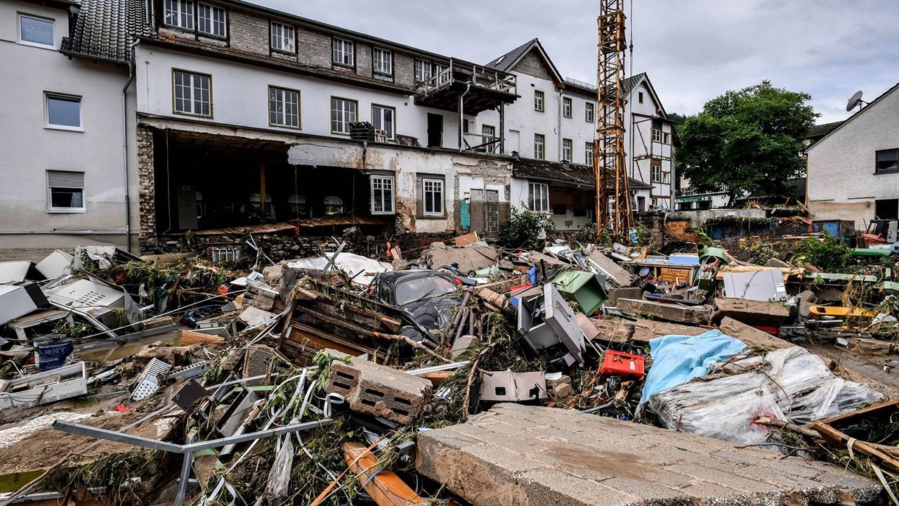 Almanya’da durum vahim: Bin 300 kişi kayıp, onlarca ölü var, yardım isteyenler kurtarılamıyor