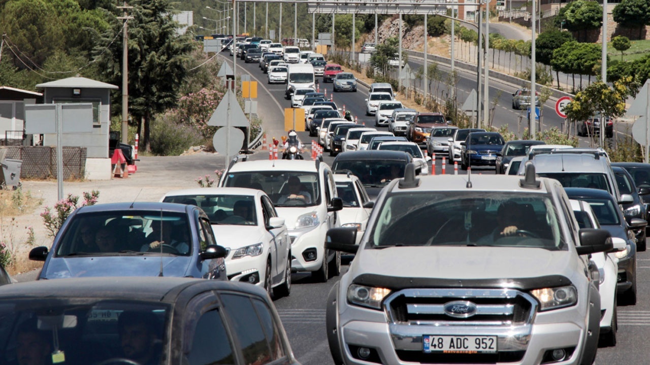 Araç kuyruğunun önü arkası yok