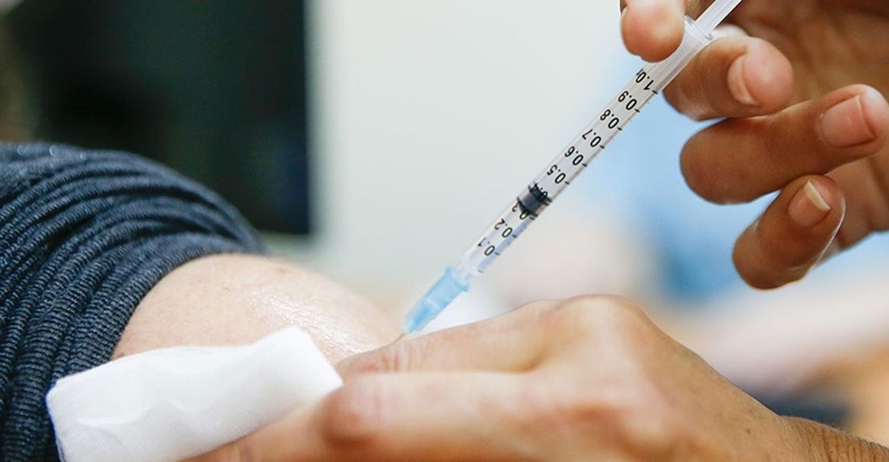 Yasaklar başladı: Aşı olmayanlar dışarı çıkamayacak