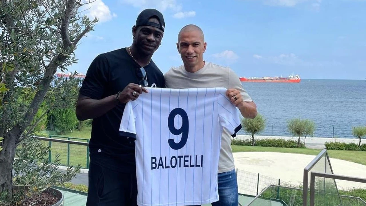 Balotelli 9 numaralı formayı giyecek