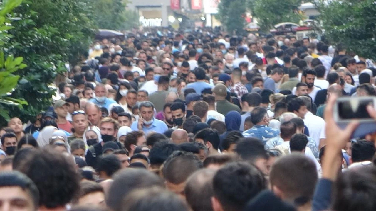 Bayramın son gününde Taksim’de yoğunluk oluştu