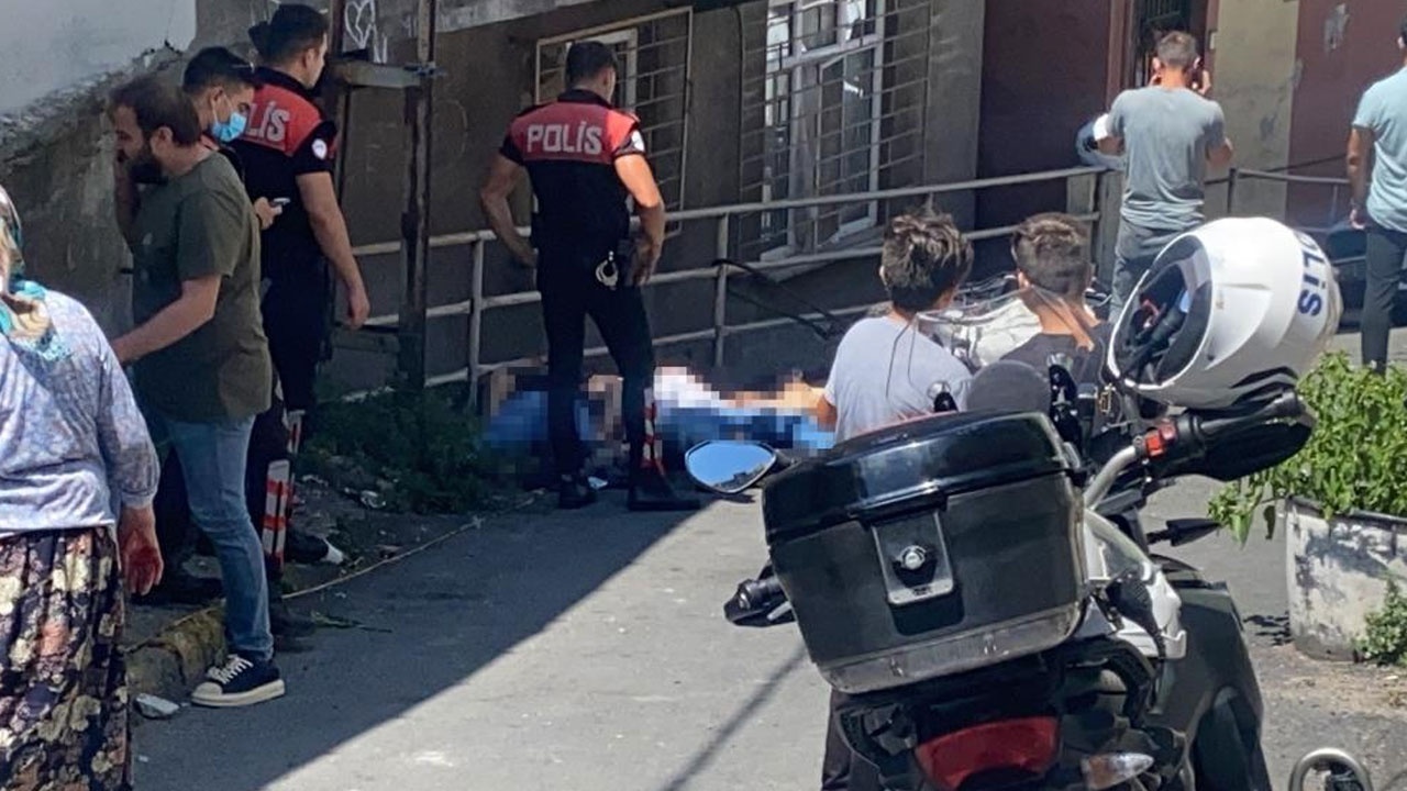 Beyoğlu&#039;nda silahlı saldırı: 3 ölü, 1 yaralı