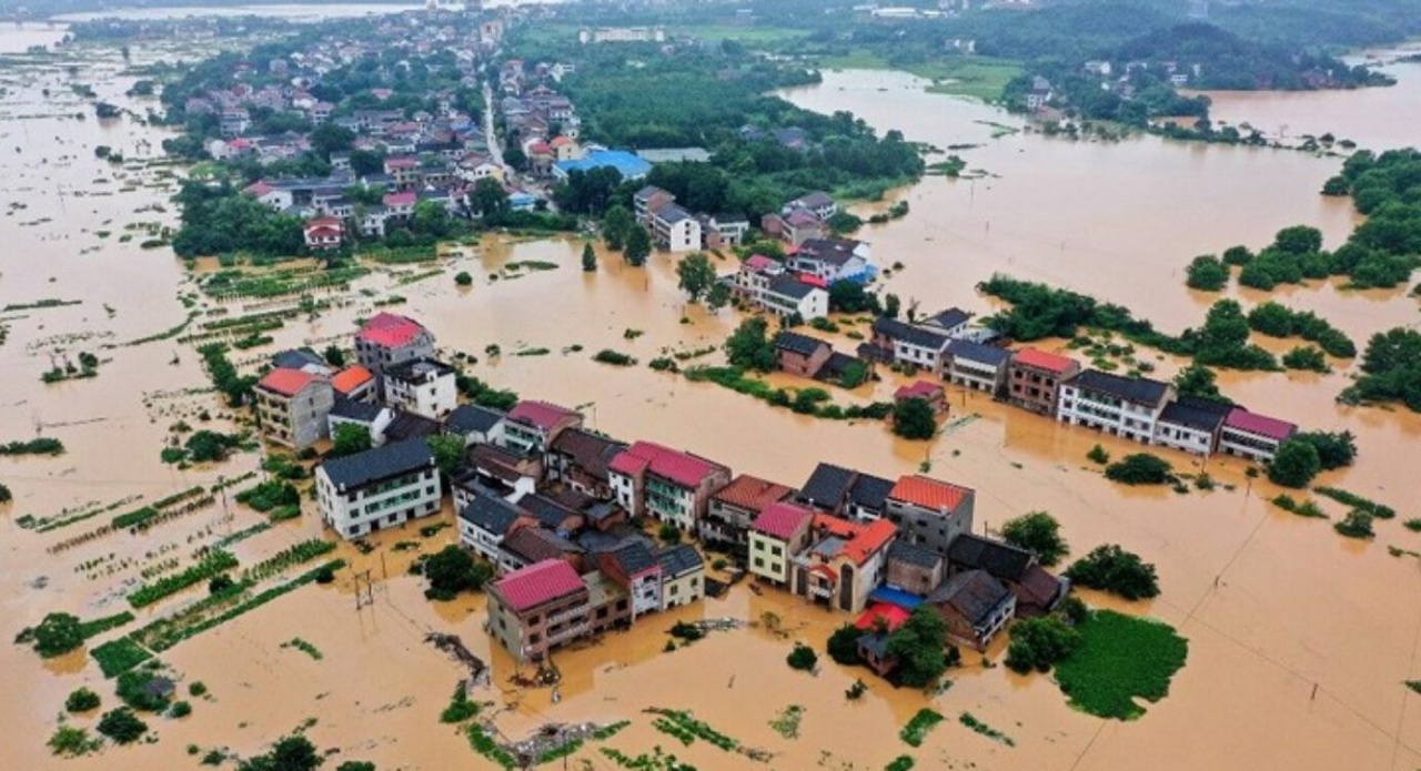 Çin&#039;de sel felaketi: 120 bin kişi tahliye edildi