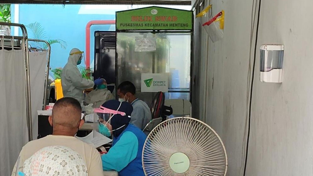 Endonezya&#039;da günlük koronavirüs vakası zirve yaptı