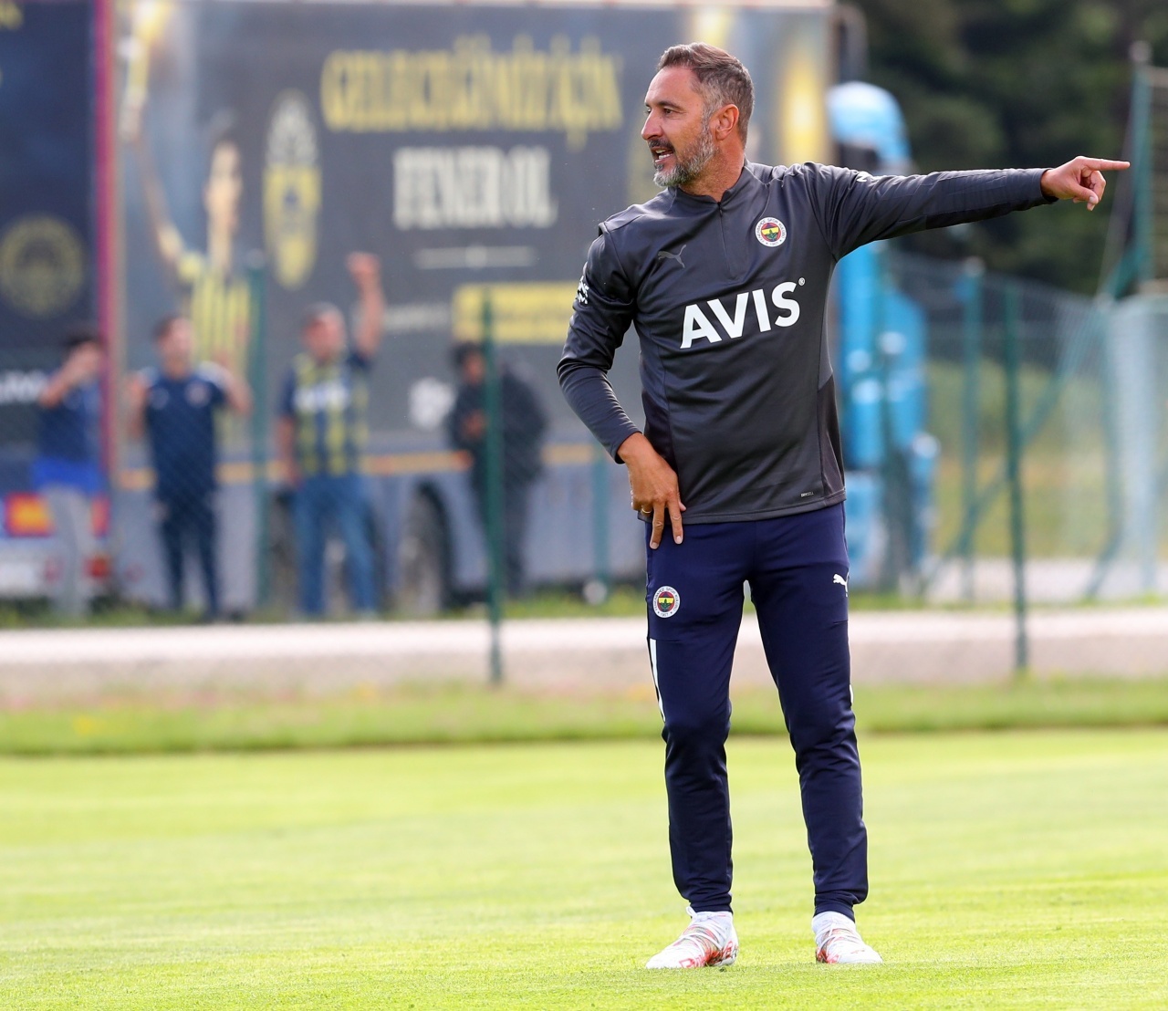 Fenerbahçe teknik direktörü Vitor Pereira: &quot;Futbol kariyerinizin kıymetini bilin&quot;