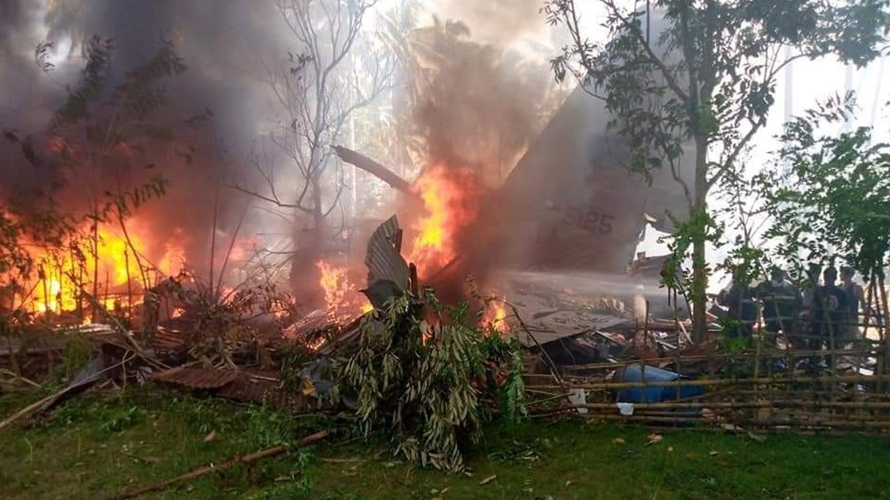 Filipinler&#039;de askeri uçak düştü: 29 kişi öldü, en az 40 kişi kurtarıldı