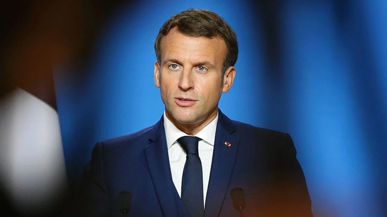 Fransa&#039;da Macron aşı olmayanları uyardı! Birkaç dakika içinde sistem çöktü