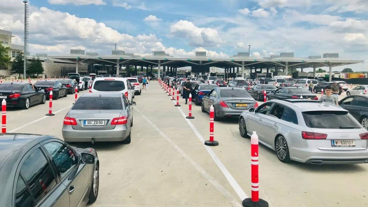 Gurbetçilerin akın akın geldiği Kapıkule’de bayram yoğunluğu