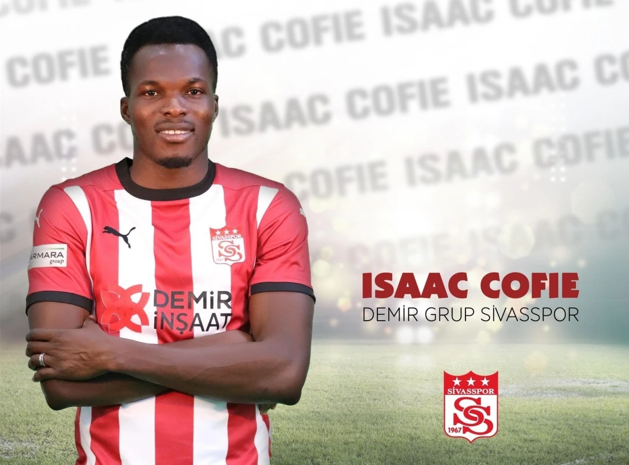 Issac Cofie Sivasspor ile yeni sözleşme imzaladı