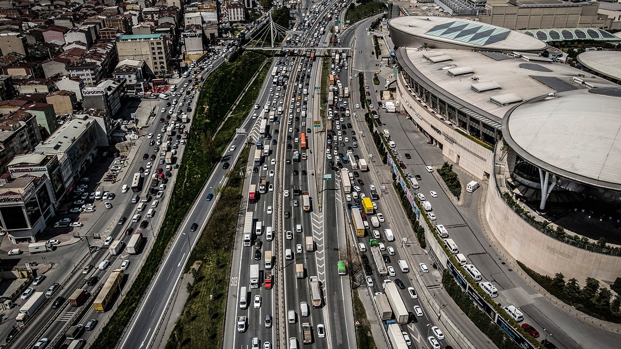 İstanbul&#039;un trafik sıkışıklığı 153 saatten 45&#039;e indi