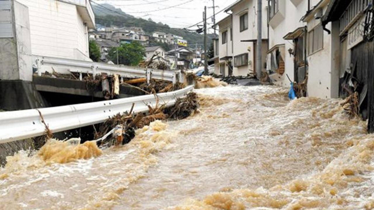 Japonya&#039;daki sel felaketinde ölü sayısı 15&#039;e yükseldi