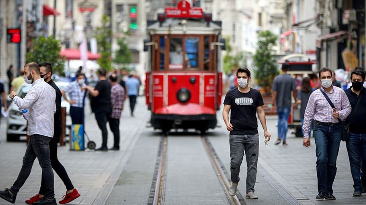 Koronavirüs vakaları yüzde 50 arttı: İstanbul&#039;da 4. dalga tehlikesi