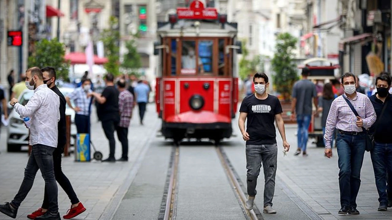 Koronavirüs vakaları yüzde 50 arttı: İstanbul'da 4. dalga tehlikesi