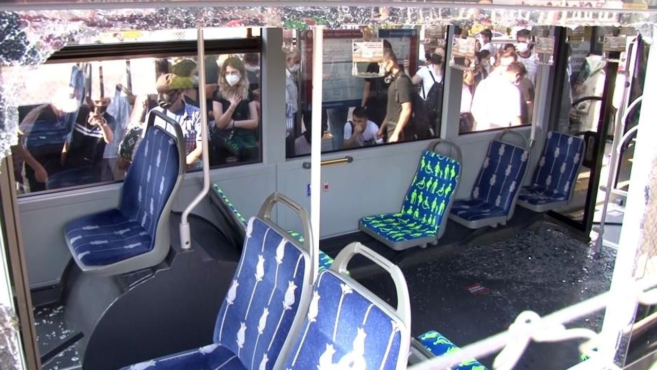 Küçükçekmece&#039;de metrobüs kazası: 24 yaralı