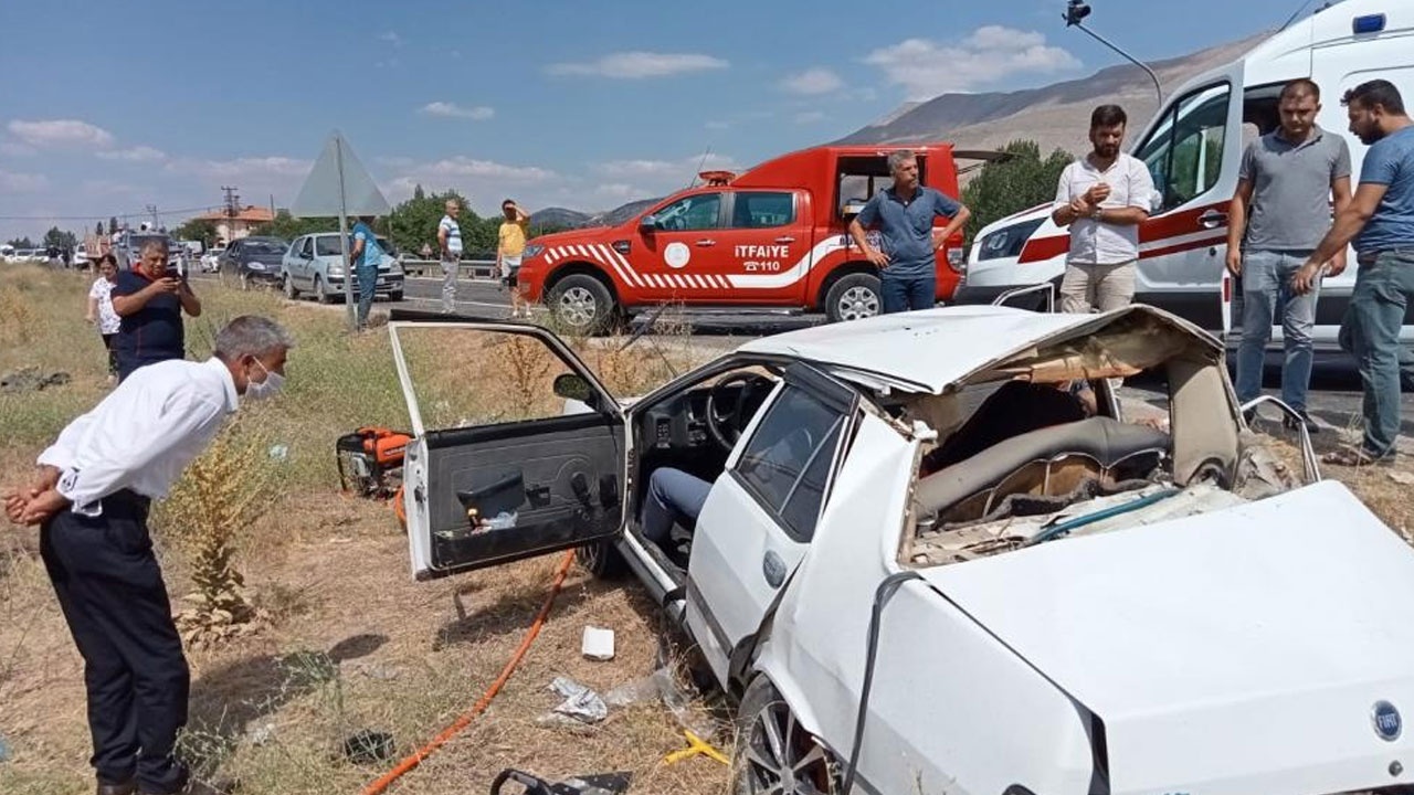 Malatya&#039;da iki otomobil çarpıştı: 2 ölü, 4 yaralı