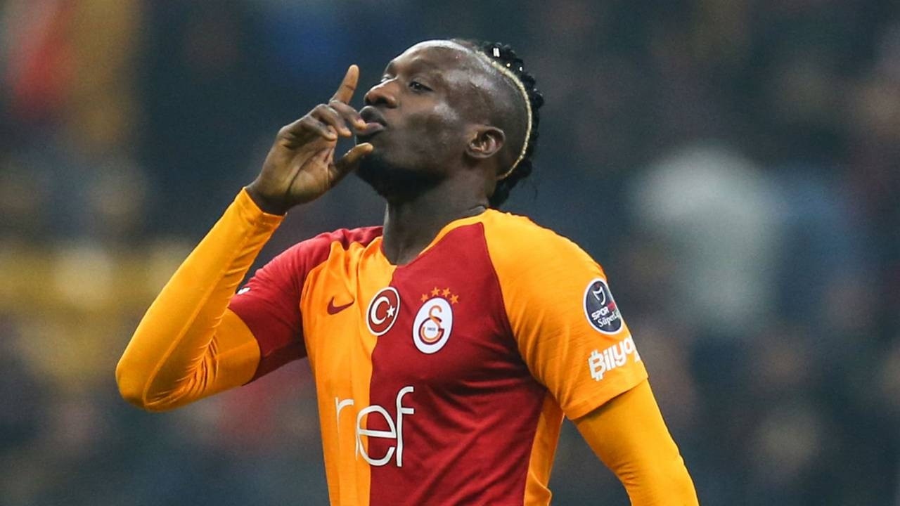 Mbaye Diagne, Galatasaray&#039;a döndüğü gibi cezayı aldı!