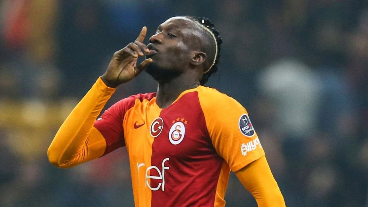 Mbaye Diagne, Galatasaray&#039;a döndüğü gibi cezayı aldı!