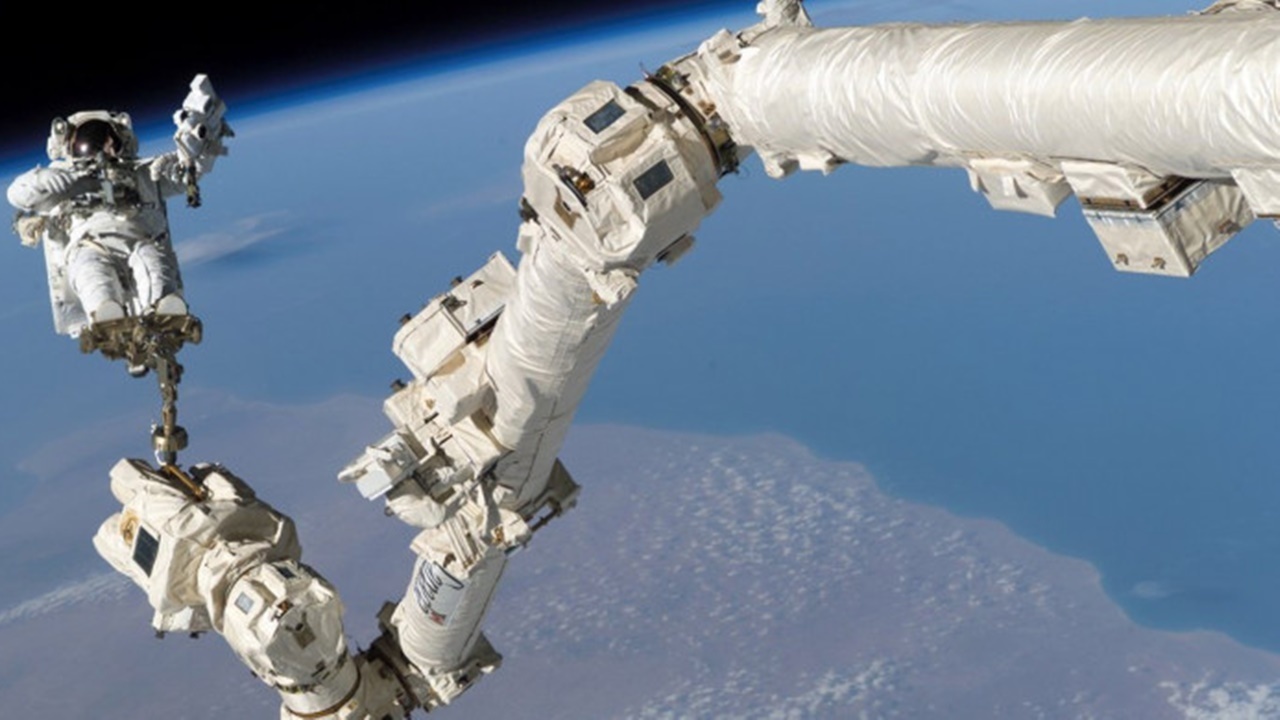 NASA duyurdu: Yörüngede büyük tehlike!