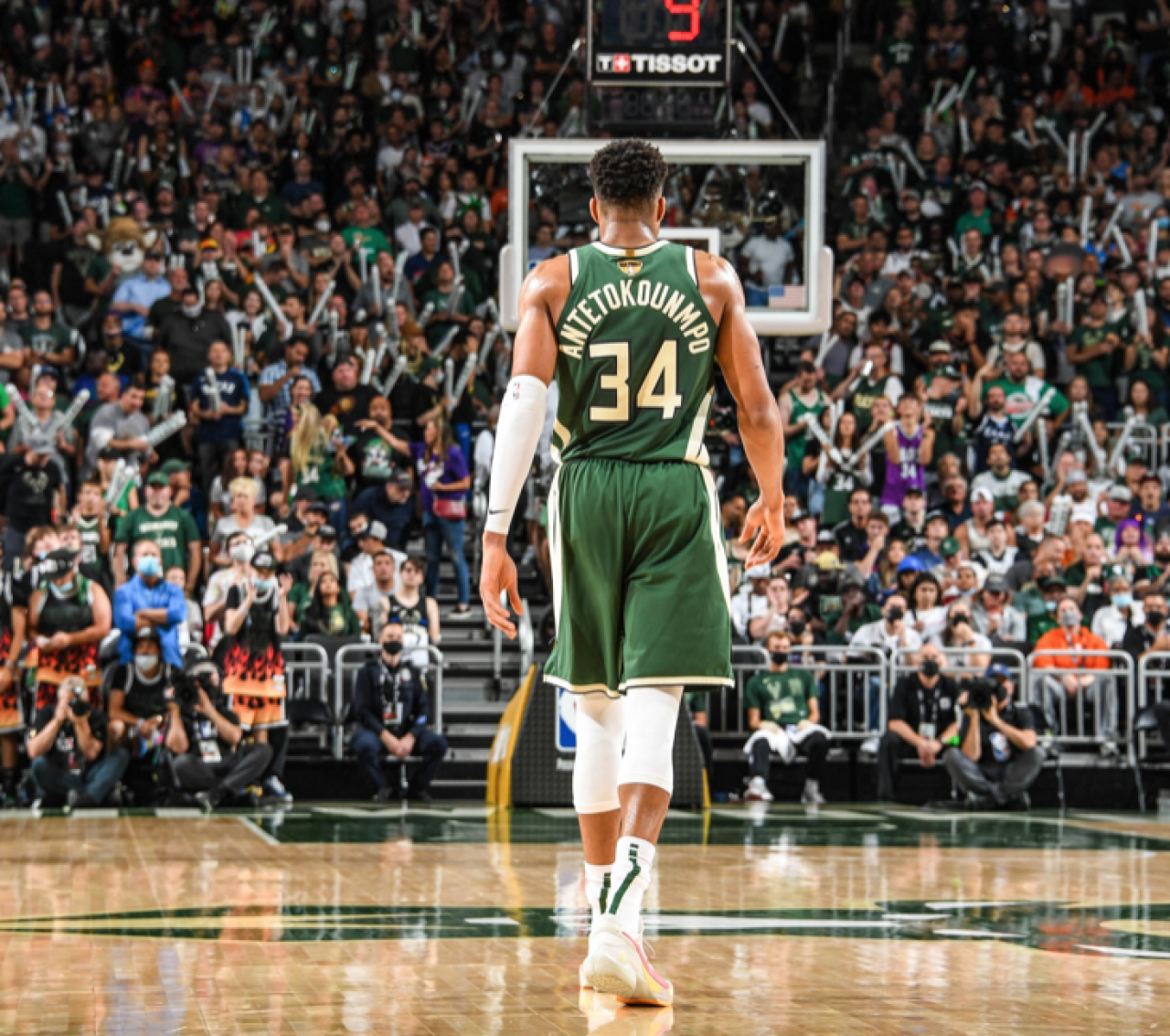 NBA final serisinde Phoeni Suns'ı deviren Milwaukee Bucks, seride durumu 2-1 yaptı