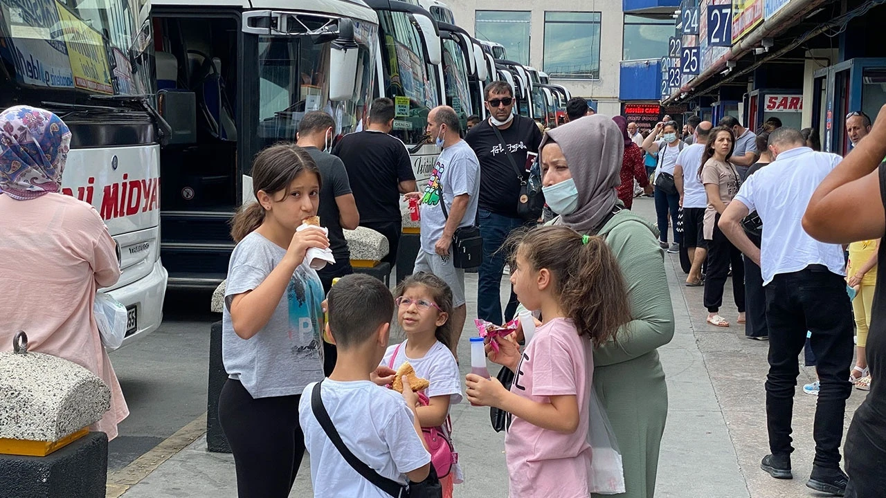 Otogarlarda bayram sonrası dönüş hareketliliği