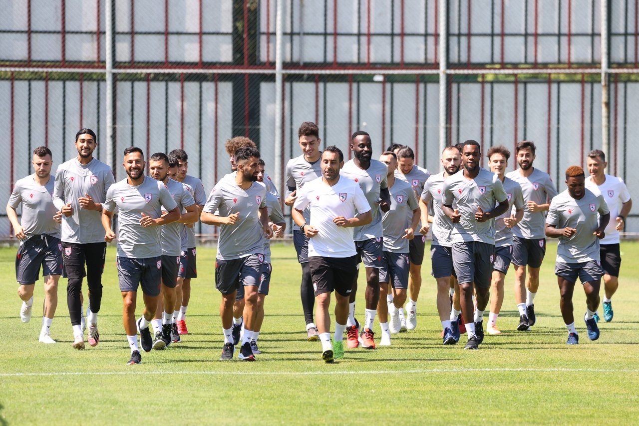 Samsunspor&#039;da büyük revizyon! 16 futbolcu ayrıldı, 12 futbolcu transfer edildi