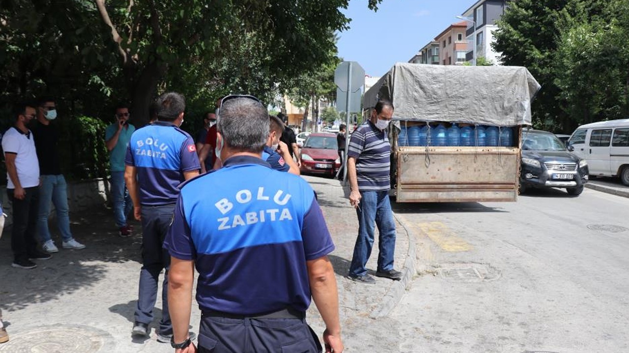 Bolu&#039;da yabancılara zamlı su gerginliği: 20 ton getirdi, vatandaşın tepkiyle karşılaştı