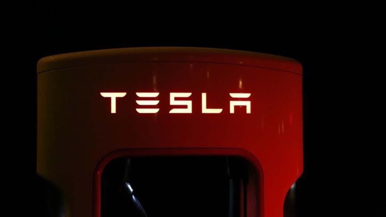 Tesla&#039;dan 1,1 milyar dolarlık rekor kar