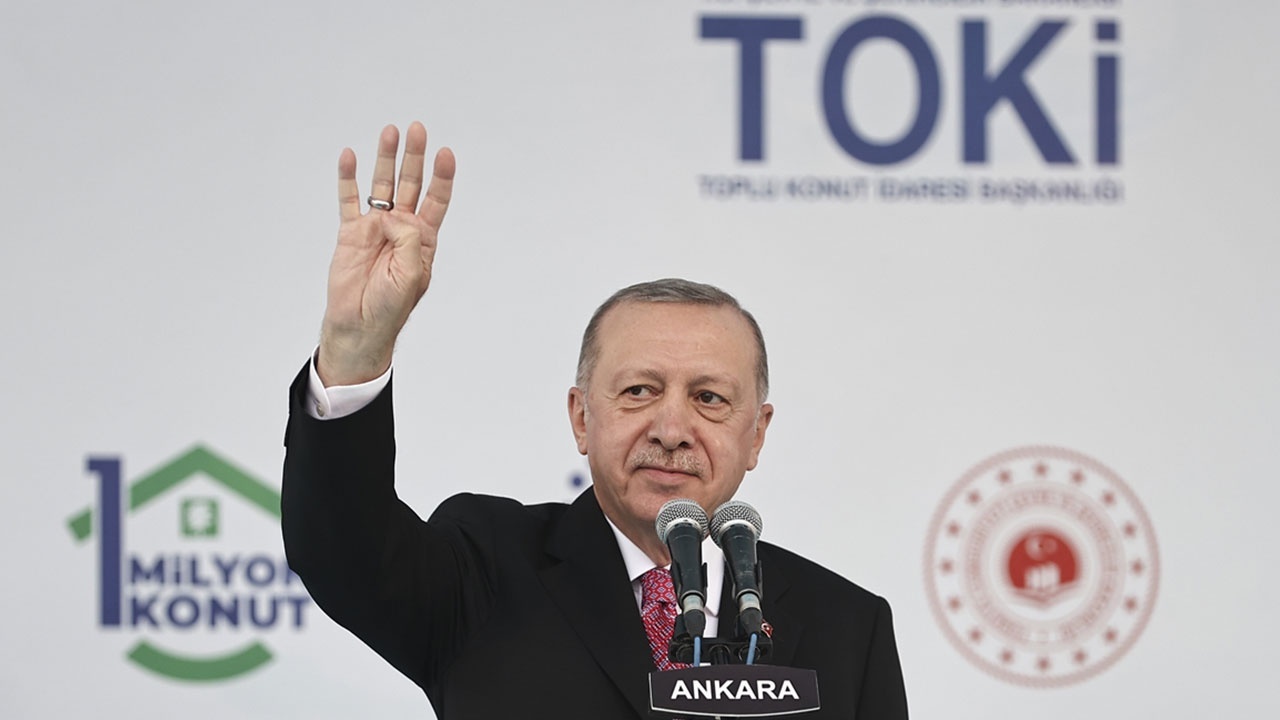TOKİ&#039;nin 1 milyonuncu konutunu Cumhurbaşkanı Erdoğan teslim etti