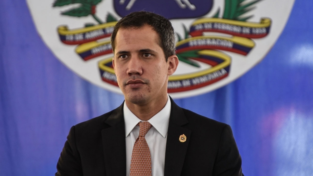 Venezuela&#039;da muhalif lider Guaido polisler tarafından gözaltına alınmaya çalışıldı