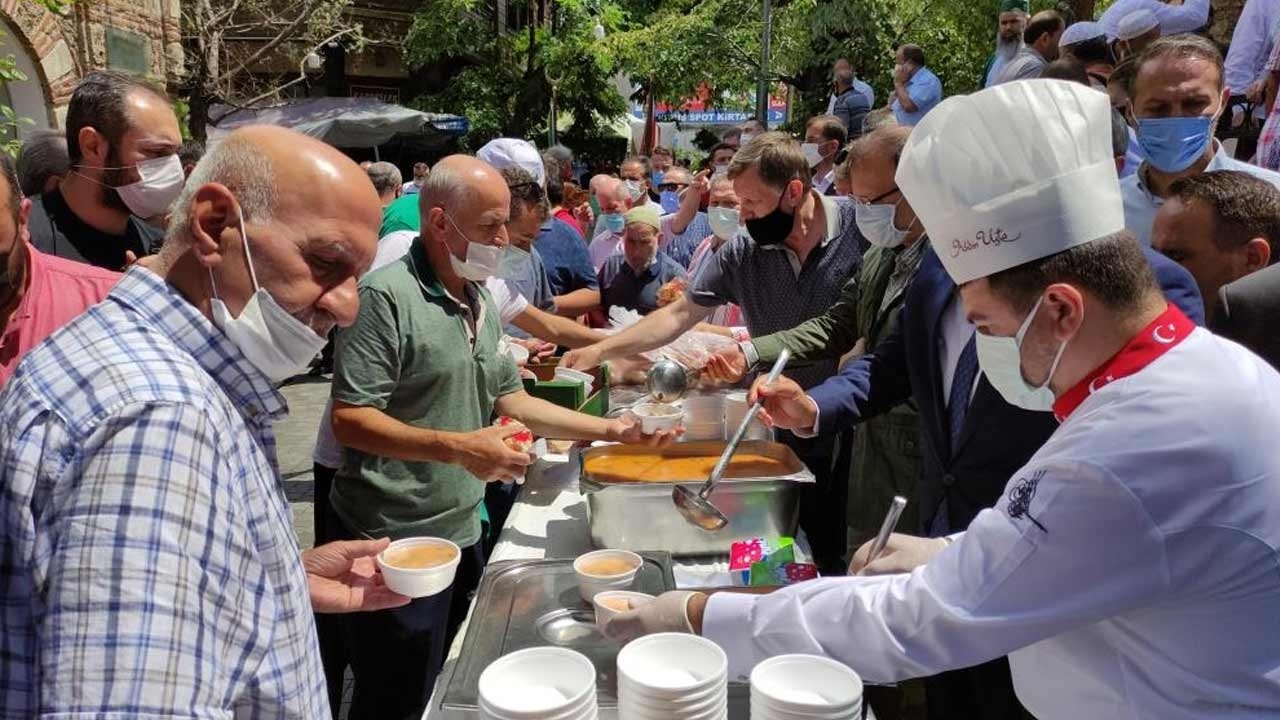 Yılda bir kez pişirilen kelle çorbasını içmek için akın ediyorlar