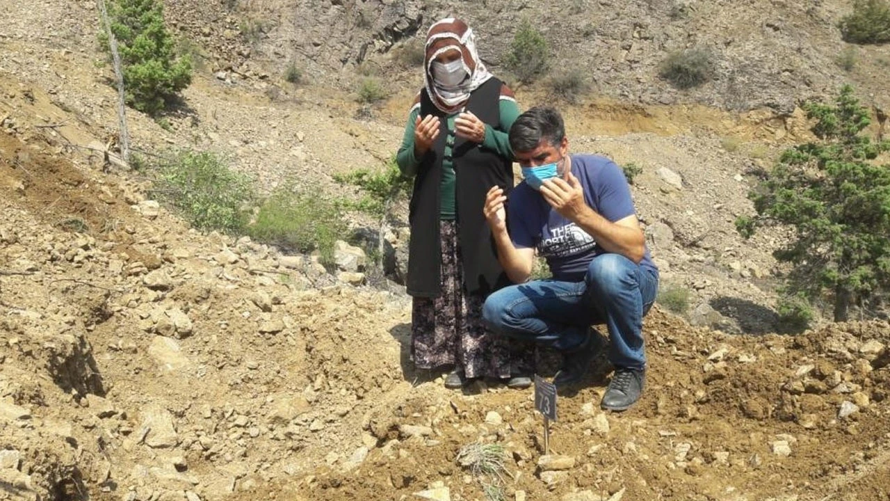 10 yıl sonra eşini yeniden defnetti