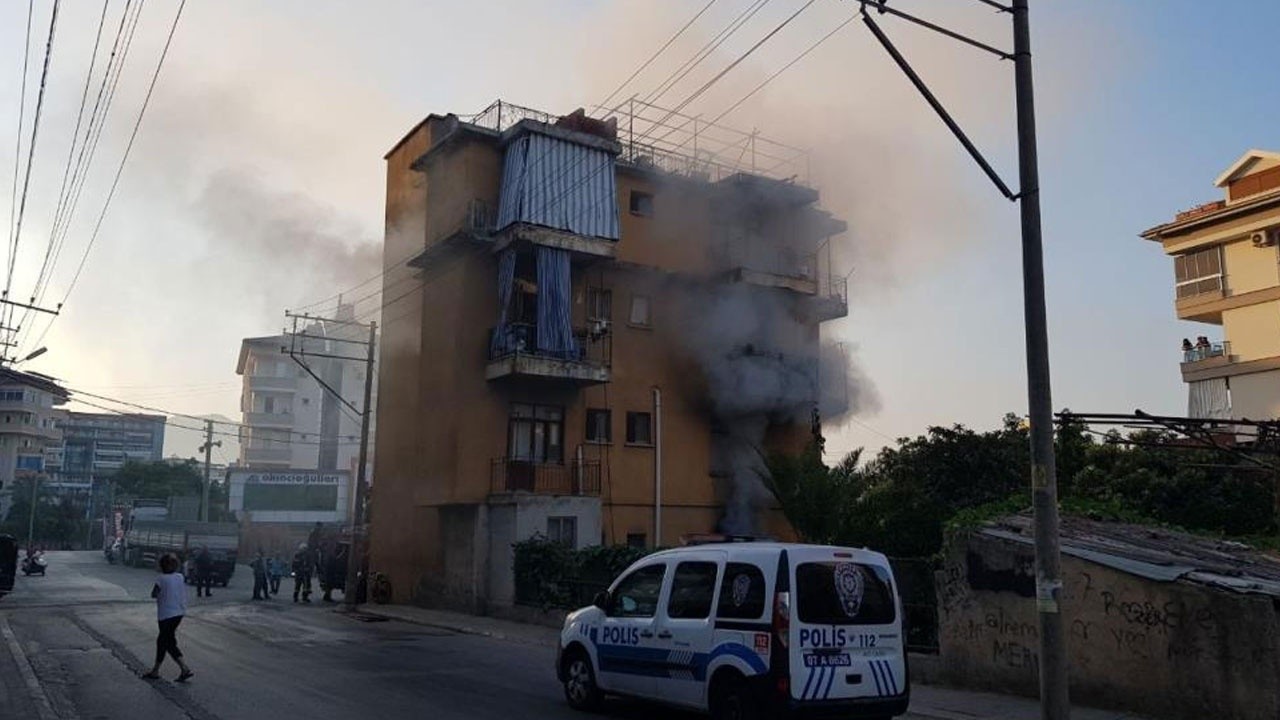 4 yaşındaki çocuk ailesini ölümden kurtardı