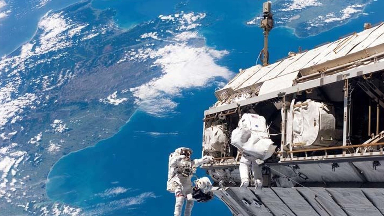 ABD&#039;li astronot hastalandı, uzay yürüyüşü ertelendi