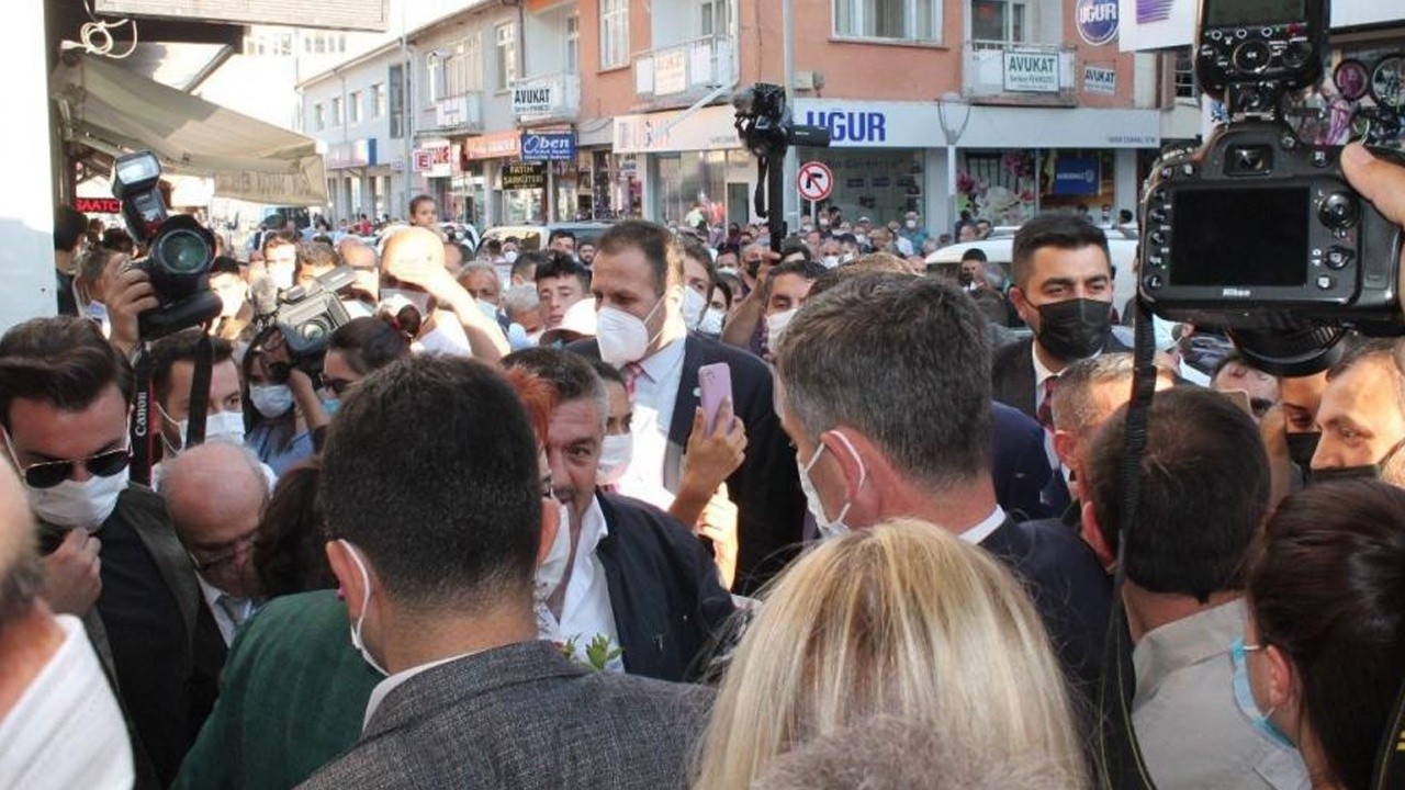 Akşener’in Bayburt ziyaretinde yumruklu arbede yaşandı