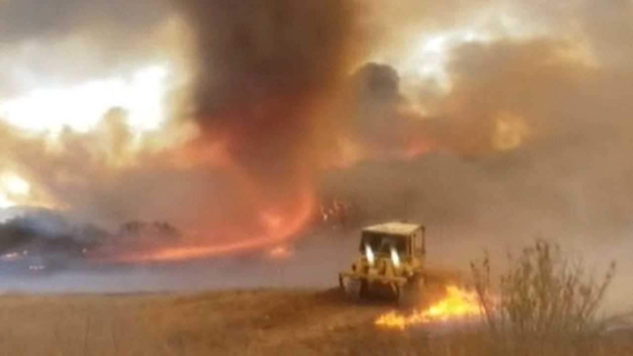 Amerika&#039;daki orman yangınında dev alev hortumu oluştu
