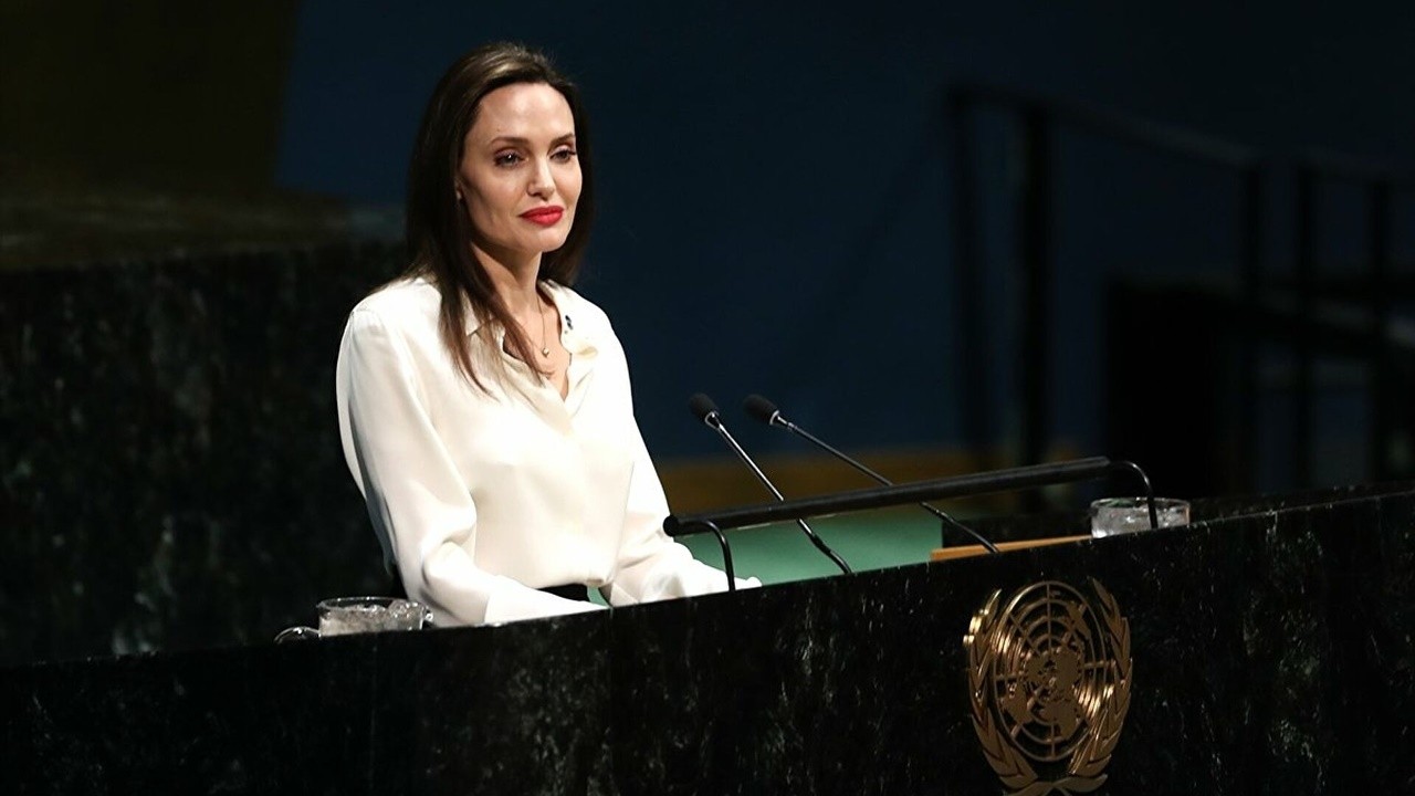 Angelina Jolie Afganistan&#039;a dikkat çekmek için Instagram açtı