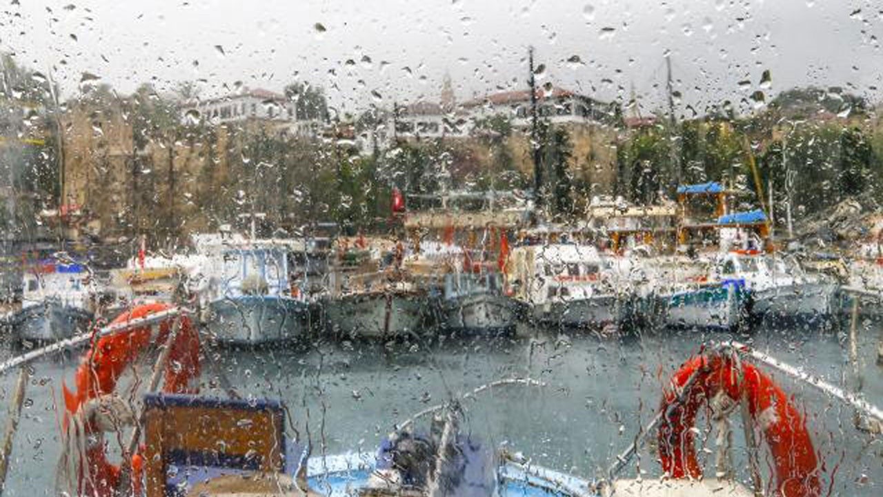 Antalya’da yağmur sevinçle karşılandı