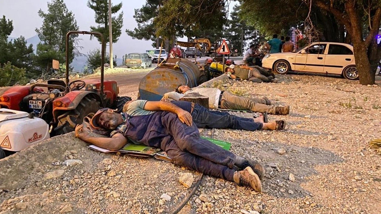 Bu fotoğraf çok şey anlatıyor: Sahip çıktıkları vatan toprağında uyudular