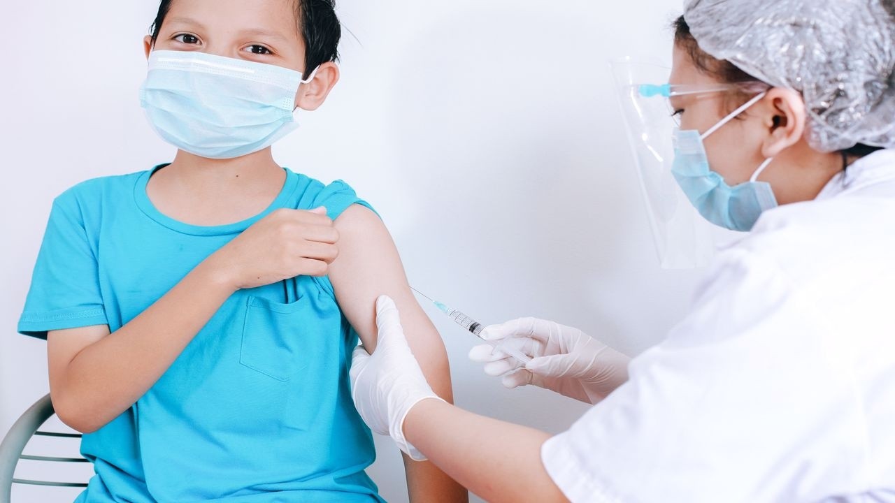 Çocuklara koronavirüs aşısı yapılmalı mı? Koronavirüs aşısı çocuklarda yan etkileri nelerdir?