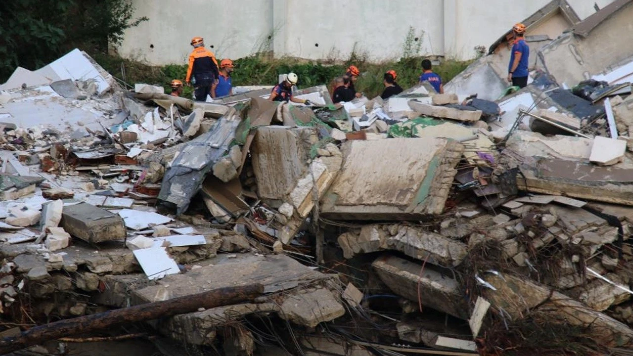 Çöken apartman 9 kişiye mezar oldu, 11 kişi kayıp