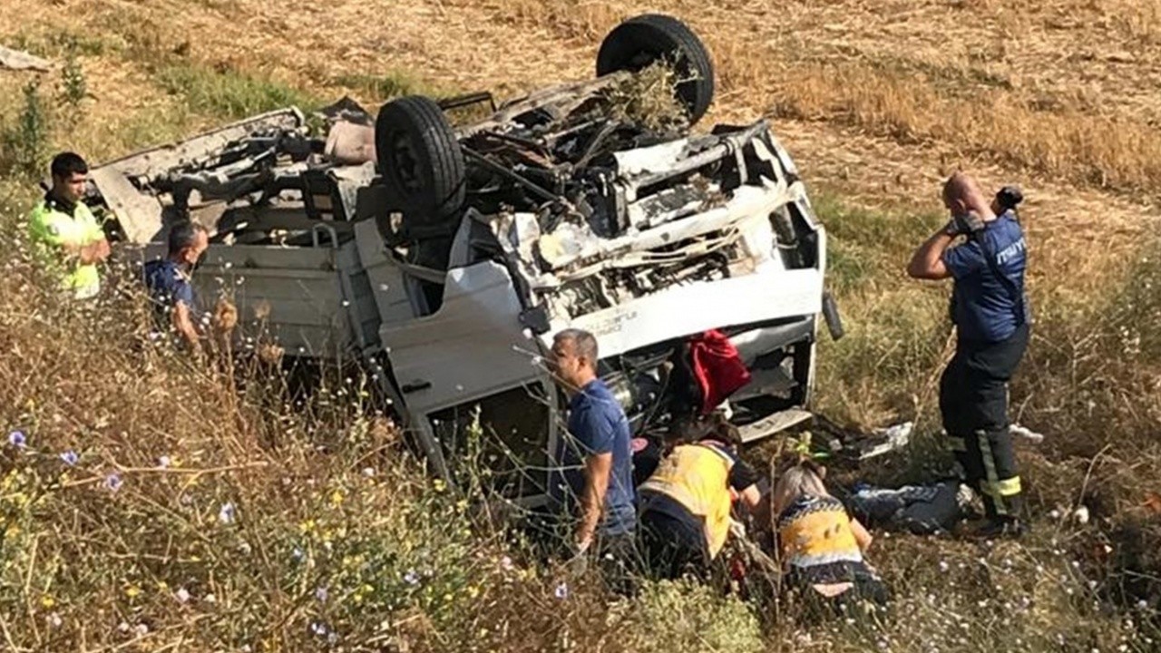 Edirne&#039;de feci kaza: Kamyonet şarampole devrildi, bir aile yok oldu