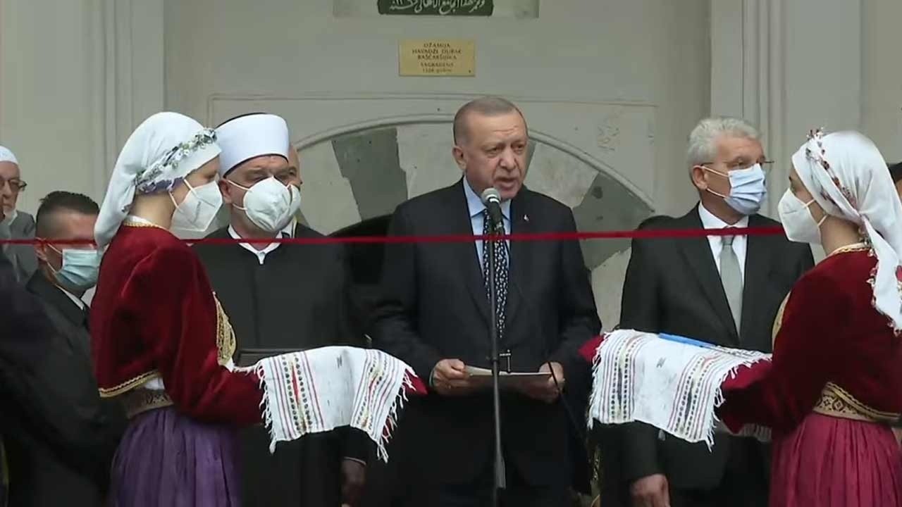 Cumhurbaşkanı Erdoğan Saraybosna&#039;da 500 yıllık camiyi yeniden ibadete açtı